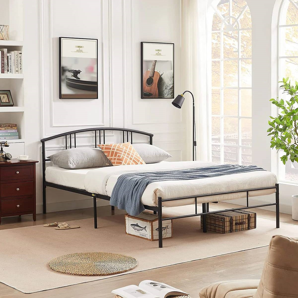 Full size Black Metal Platform Bed Frame with Arched Headboard