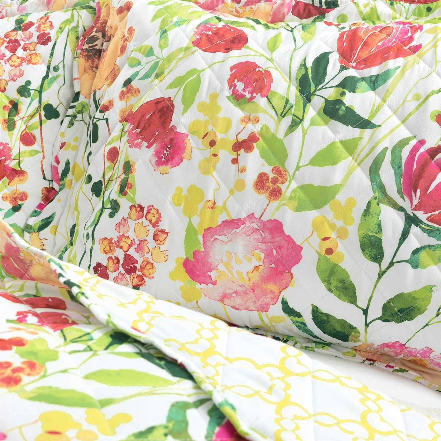 King/Cal King Lightweight Polyester Scalloped Edges Floral Quilt Set