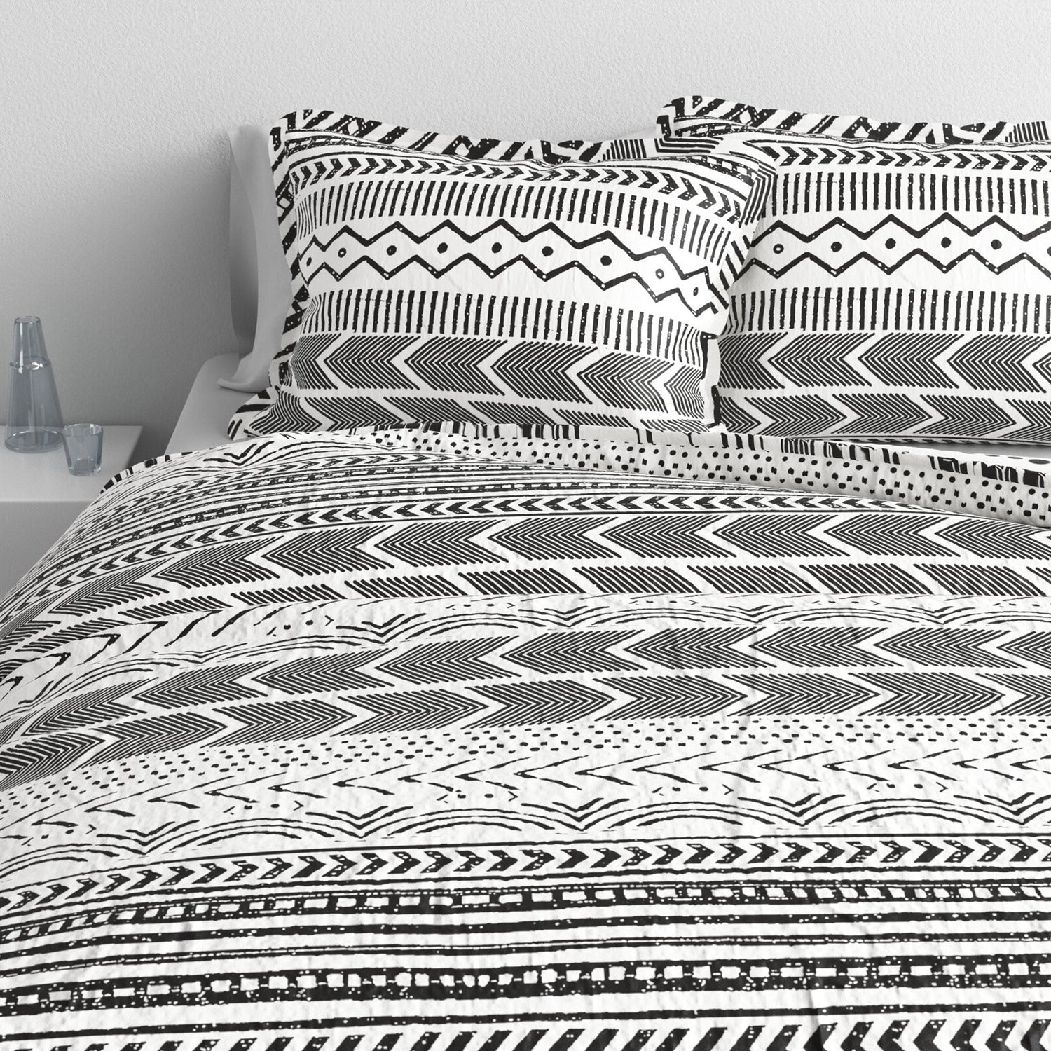 3 Piece Scandinavian Black White Reversible Cotton Set in King