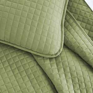 Full/Queen Lightweight Sage Ultra Soft 3-Piece Microfiber Quilt Set