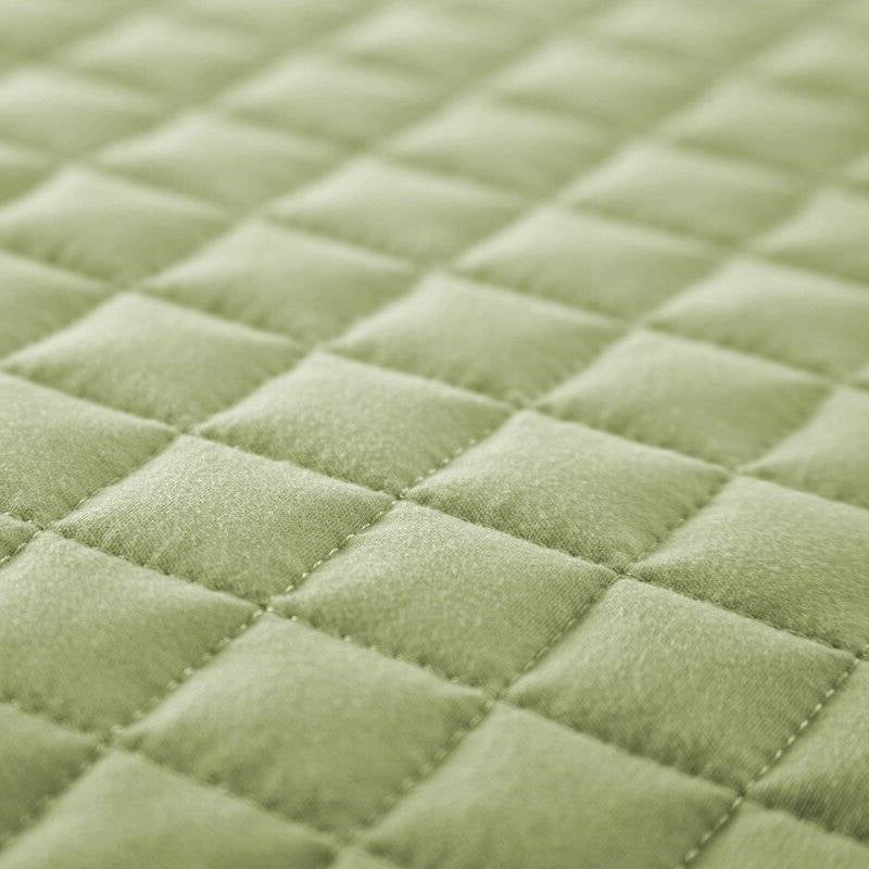 Full/Queen Lightweight Sage Ultra Soft 3-Piece Microfiber Quilt Set
